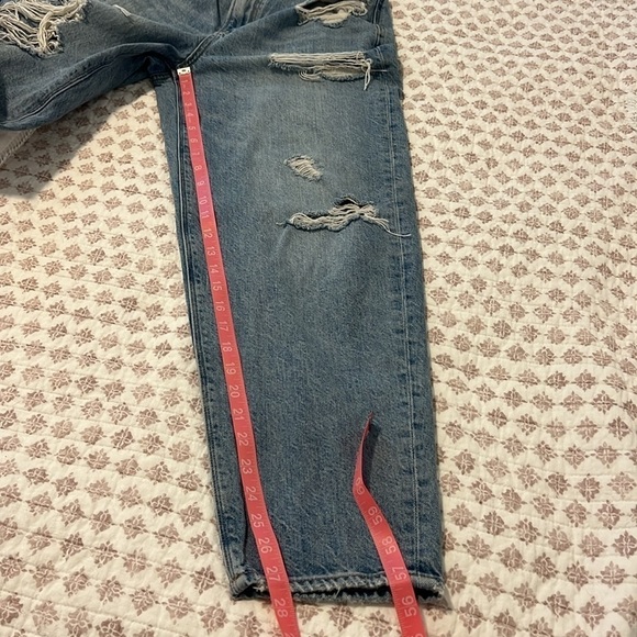 American Eagle Relaxed Mom Jeans Size 4 Destructed High Waist Light Wash - Picture 10 of 14